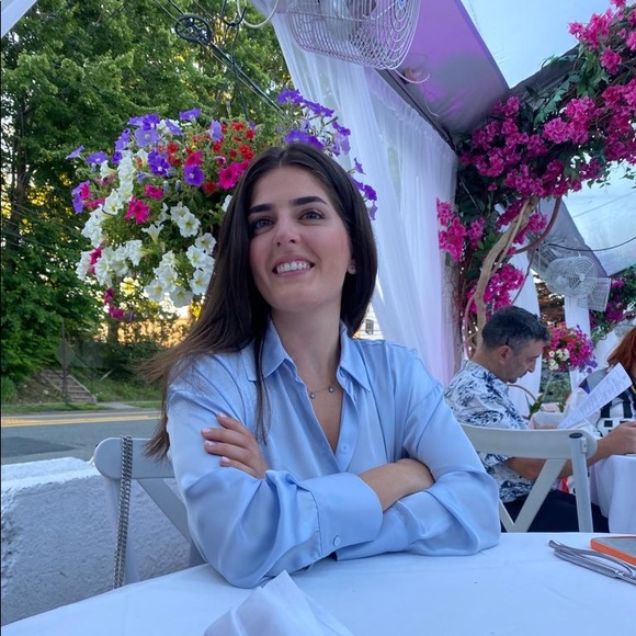 Meet your Posher, Claudia - Picture 1 of 1